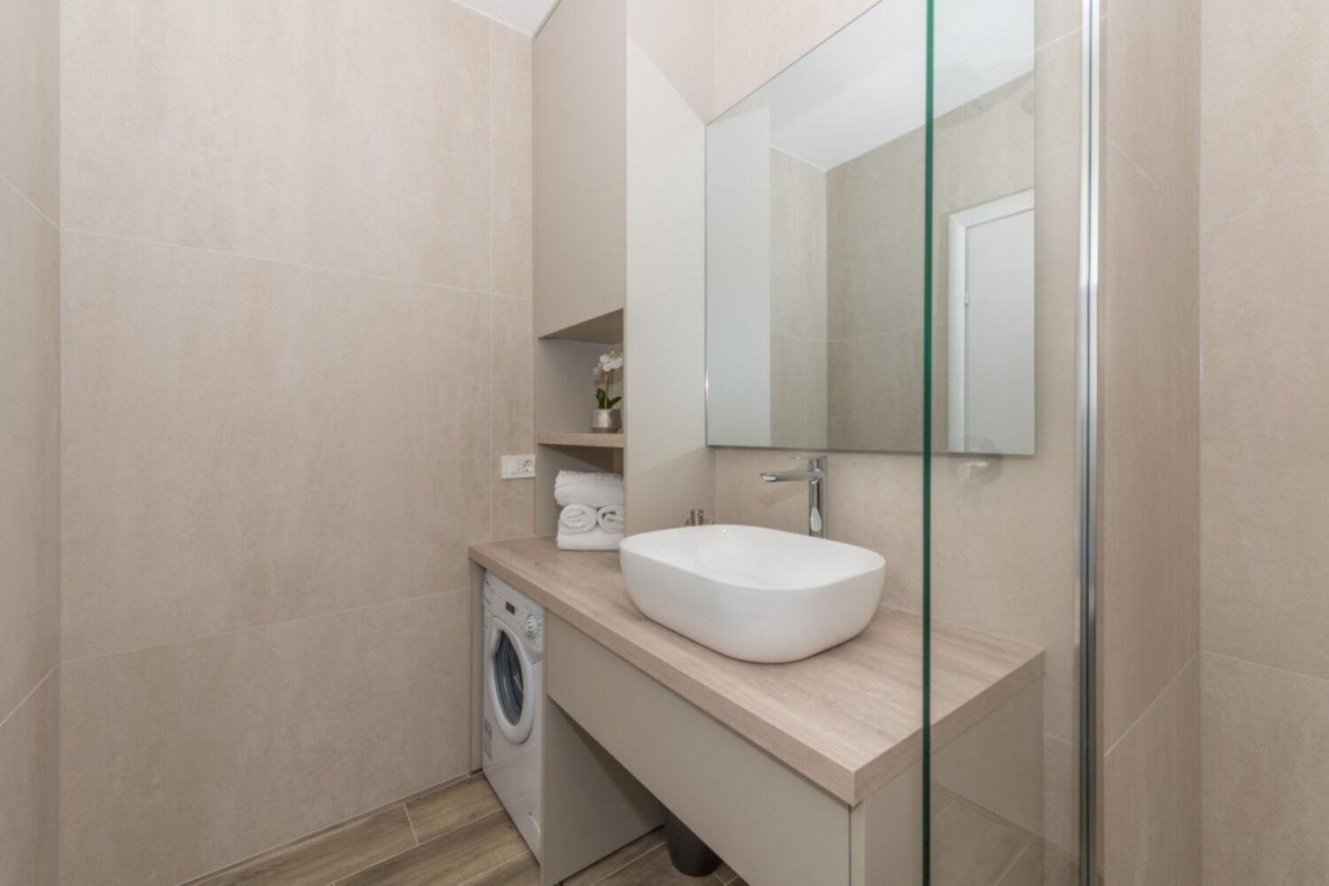 Apartments Mari - 40M From The Beach Makarska Eksteriør billede